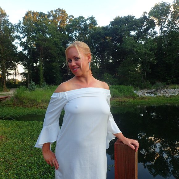 Quirky glamour girl! - Picture 3 of 4